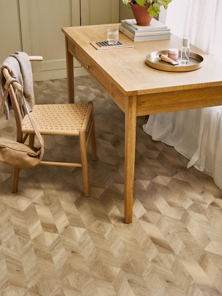 Amtico DC611 Venetian Parquet Berberis AR0W8450 Bordeaux Oak 9mm Strip Pyramid Border Pyramid Corner AR0W8660 Buxton Oak 1