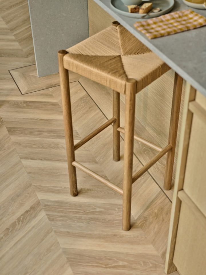 Amtico FS7W6120 Foreshore Chevron Stripwood Border