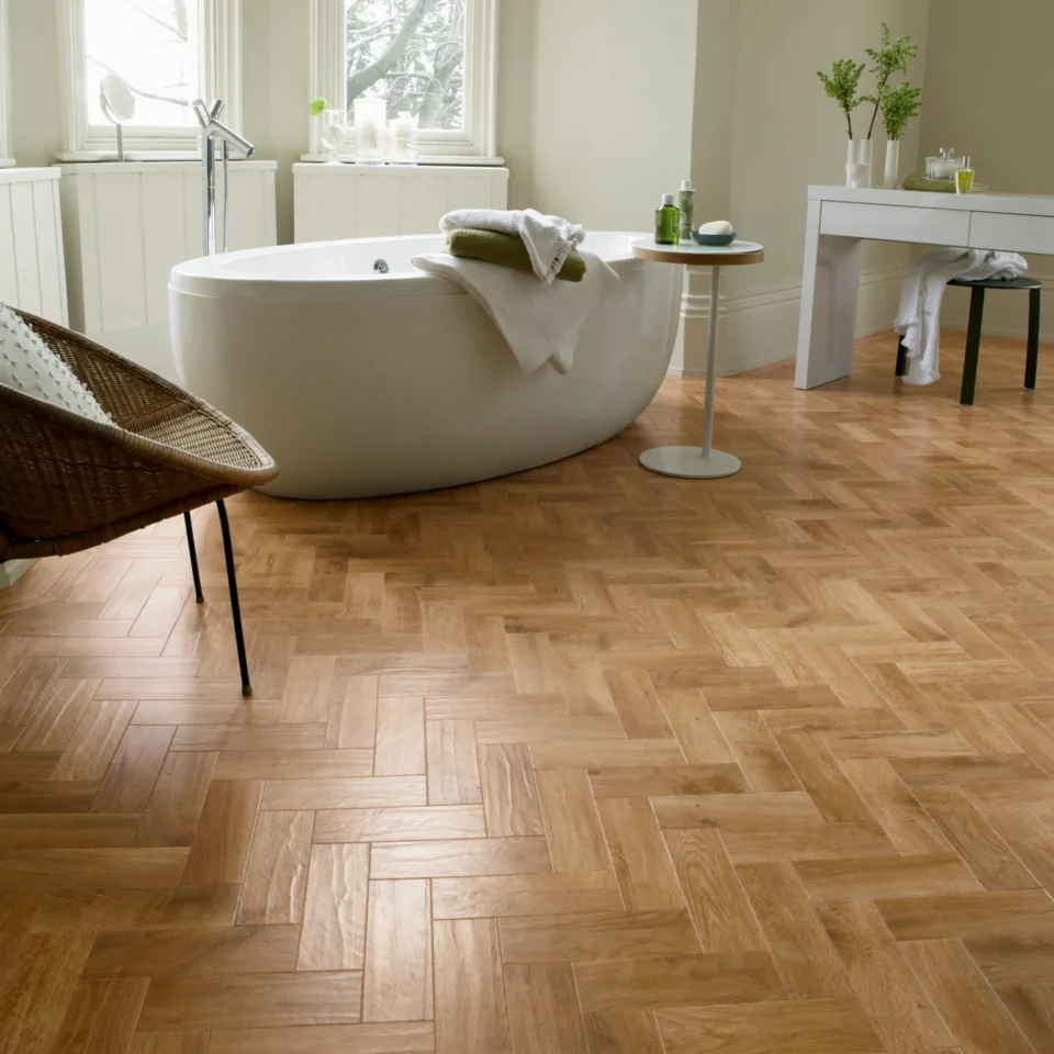 Karndean LVT Blond Oak Rs Res Bathroom Image